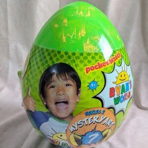 Ryan's World Series 2 Mystery Art Egg Giant Green Egg NEW Sealed